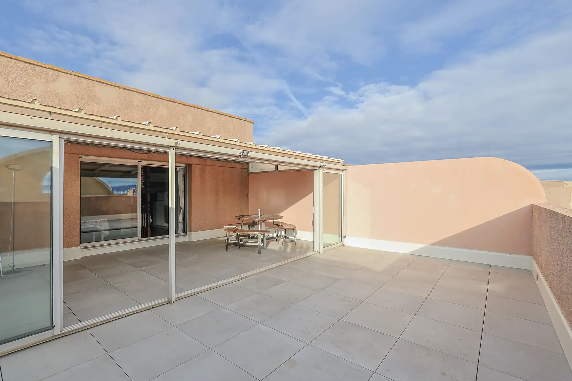 Appartement avec vue imprenable sur le Port de Hyères – 70 m² avec terrasse 