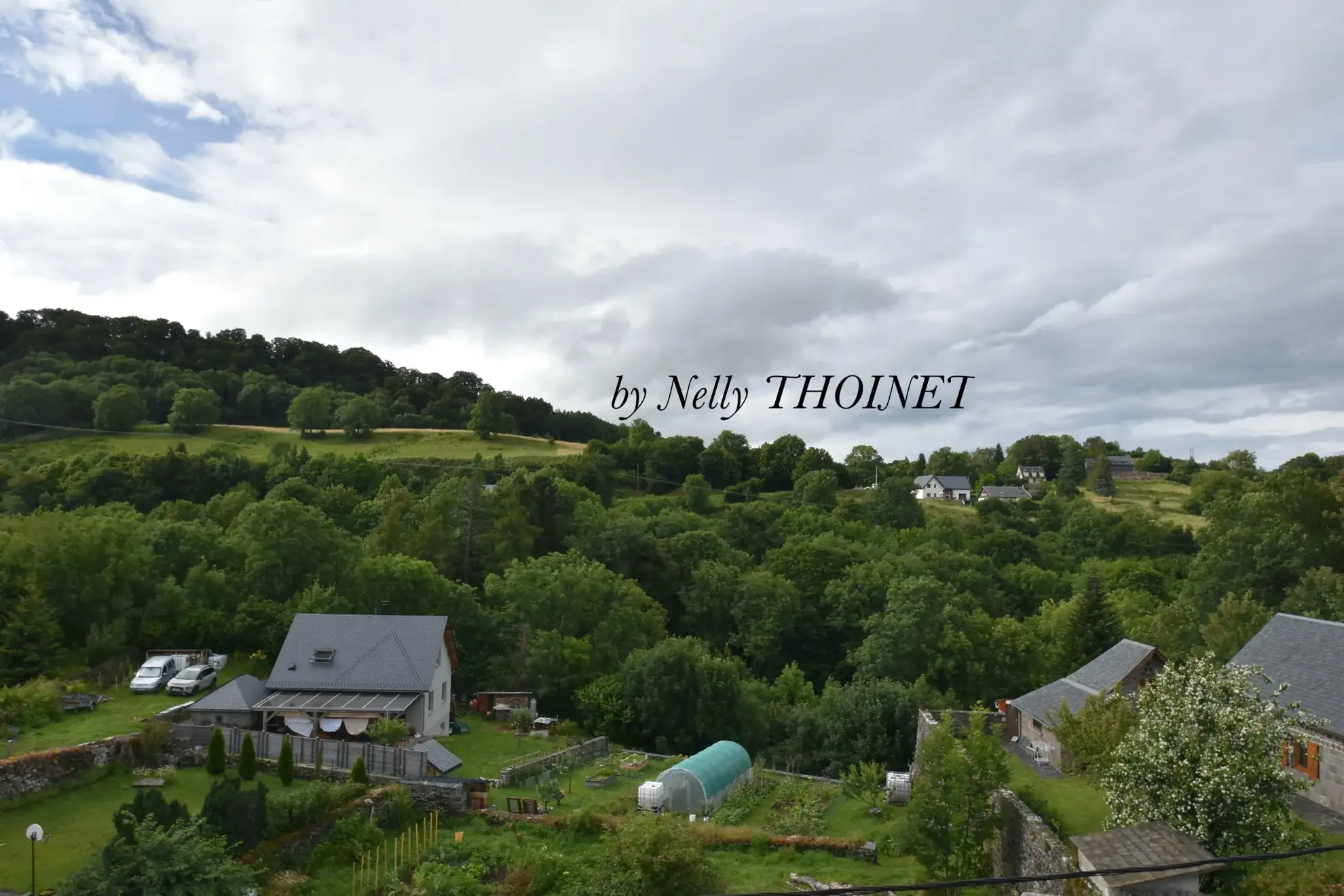 Charmant appartement T3 avec balcon et cave à Besse et Saint-Anastaise, idéal pour investissement ou résidence principale 