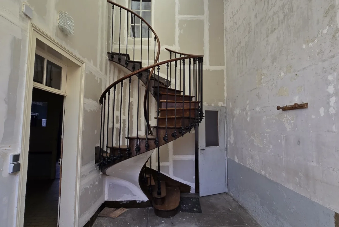 Maison à Marcon avec cour, grange et jardin – 3 chambres, 56 000 EUR 