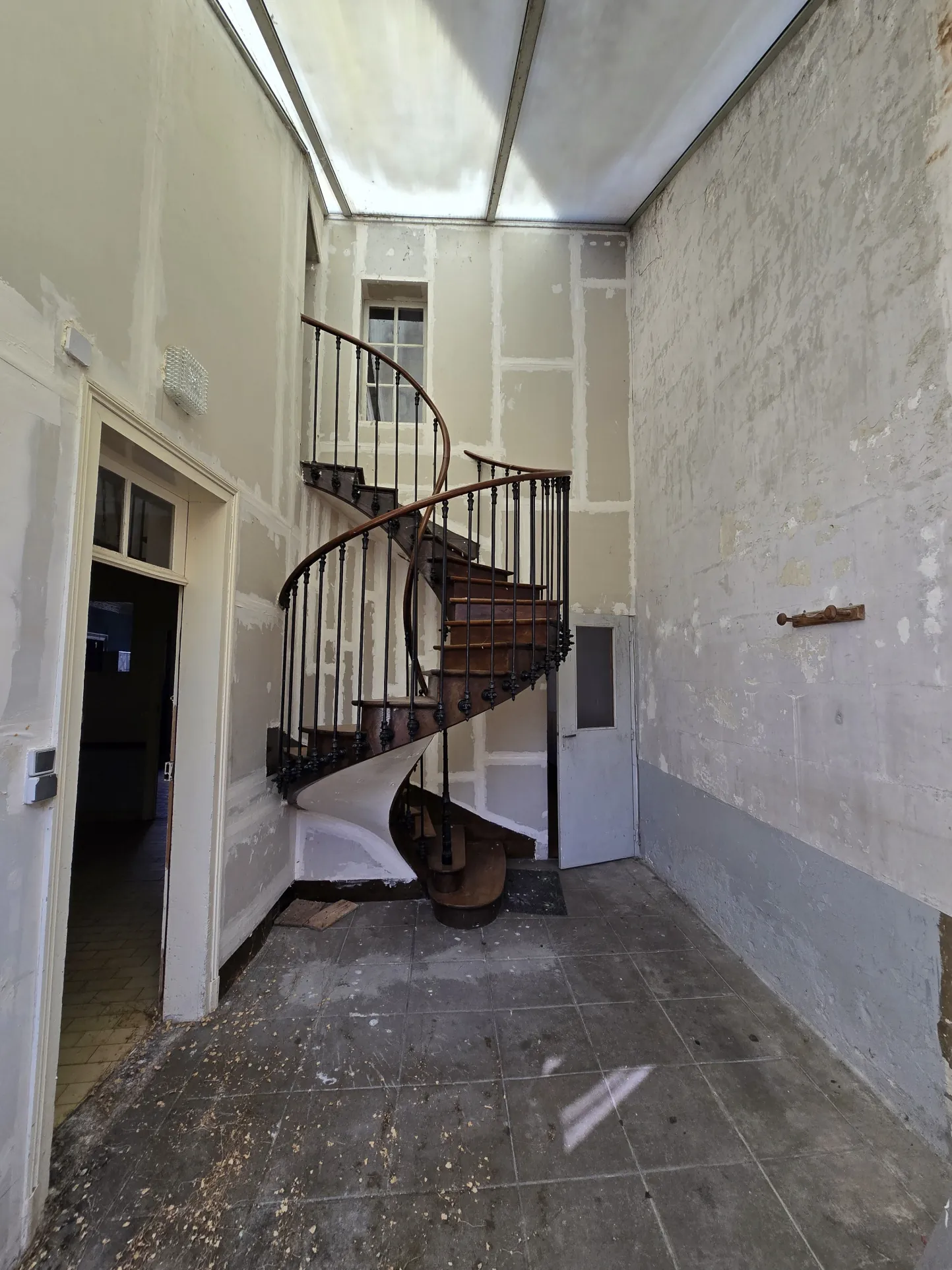 Maison à Marcon avec cour, grange et jardin – 3 chambres, 56 000 EUR 