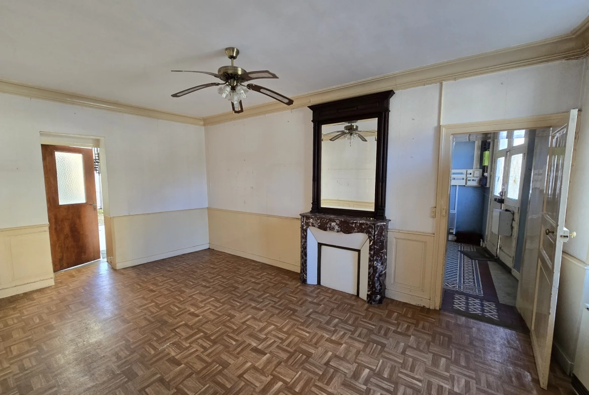 Maison à Marcon avec cour, grange et jardin – 3 chambres, 56 000 EUR 