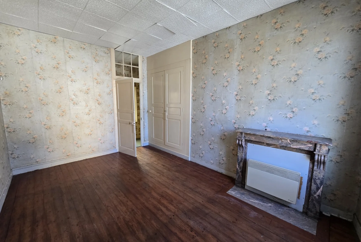 Maison à Marcon avec cour, grange et jardin – 3 chambres, 56 000 EUR 