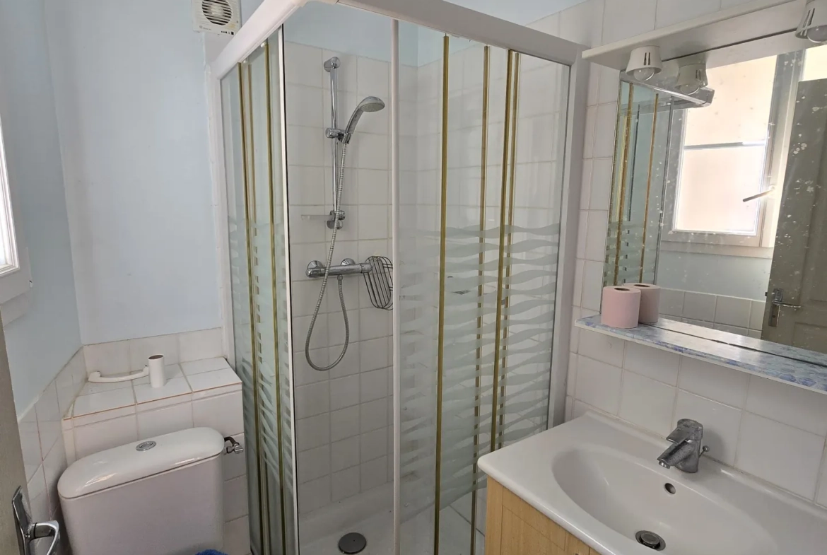 Maison à Marcon avec cour, grange et jardin – 3 chambres, 56 000 EUR 