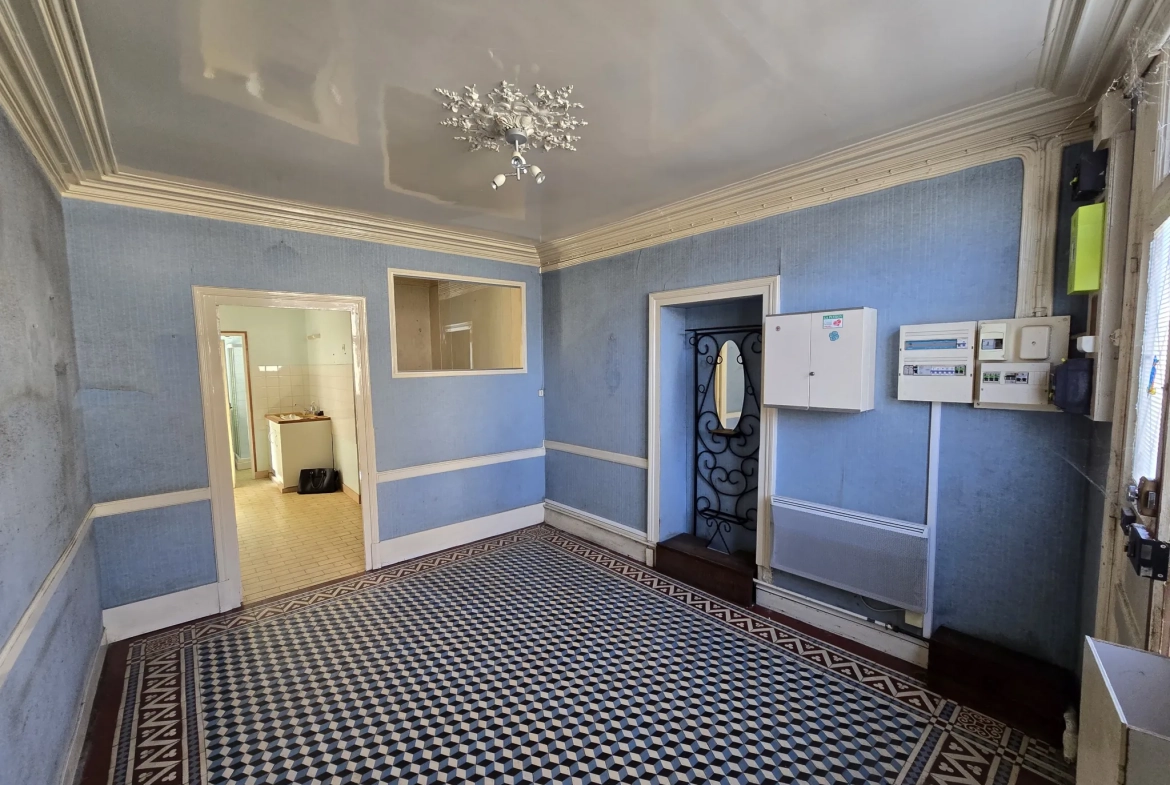 Maison à Marcon avec cour, grange et jardin – 3 chambres, 56 000 EUR 