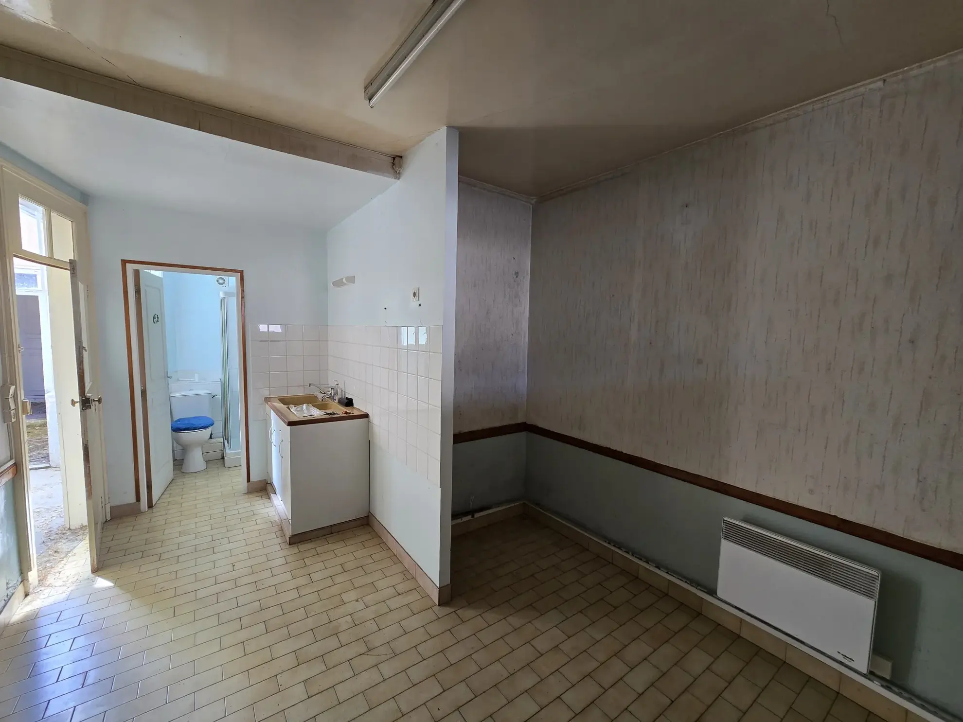 Maison à Marcon avec cour, grange et jardin – 3 chambres, 56 000 EUR 