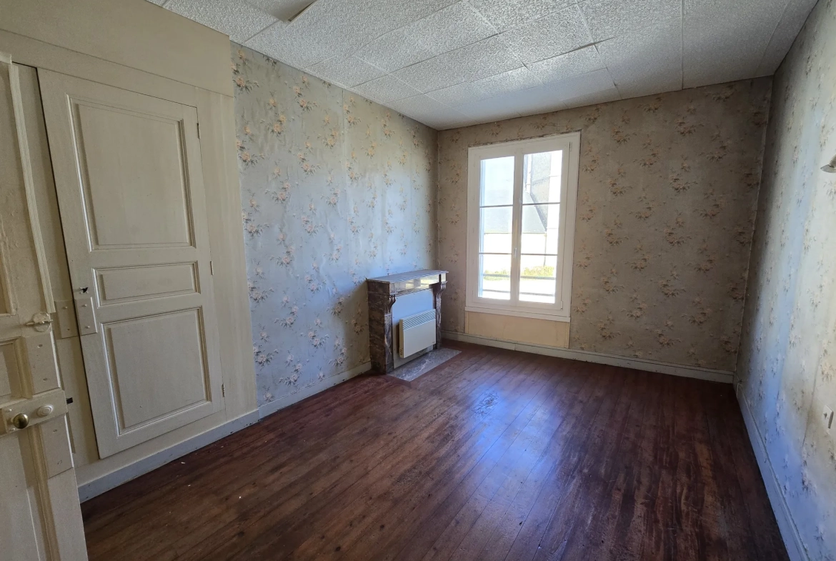 Maison à Marcon avec cour, grange et jardin – 3 chambres, 56 000 EUR 