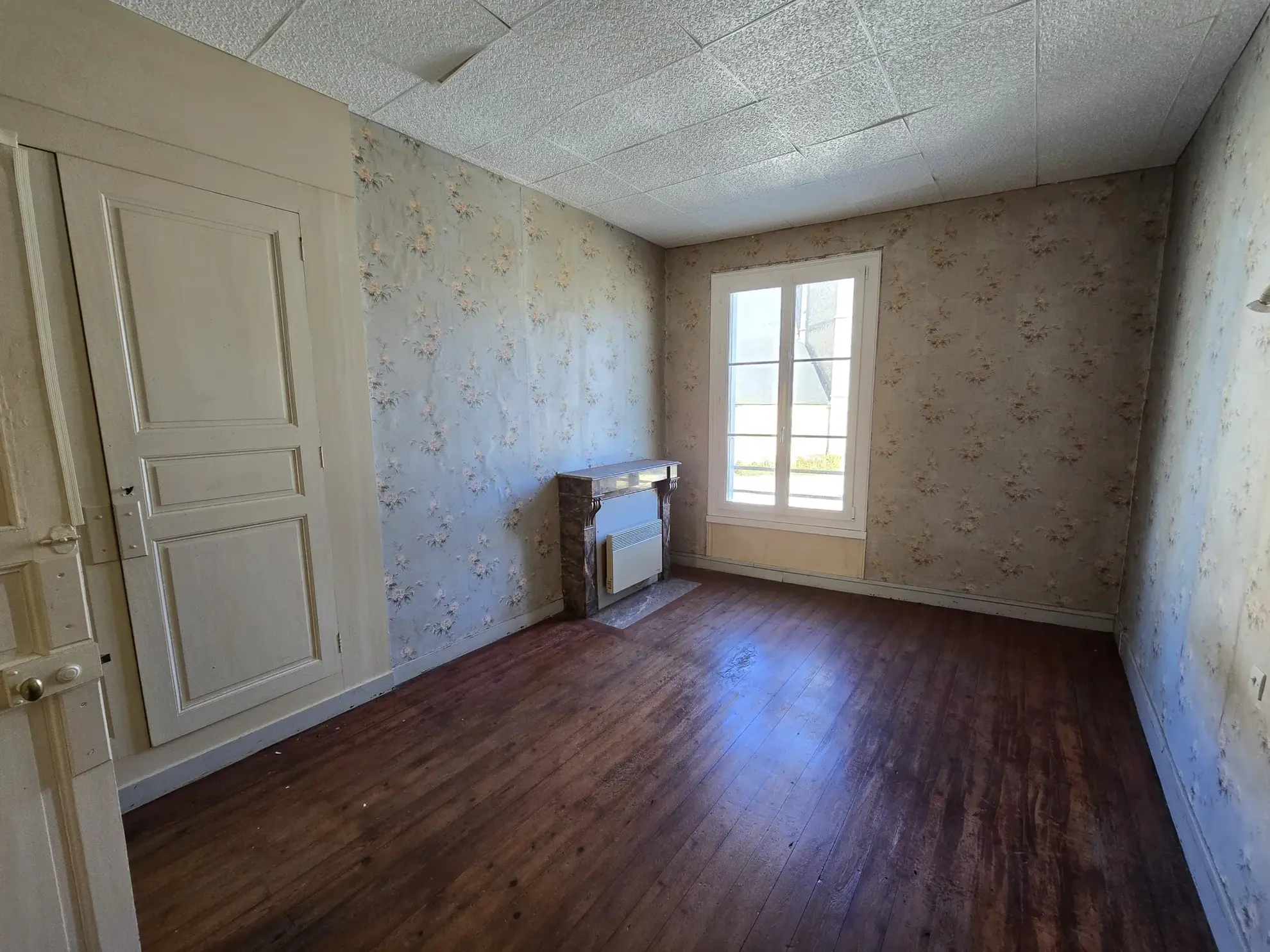 Maison à Marcon avec cour, grange et jardin – 3 chambres, 56 000 EUR 