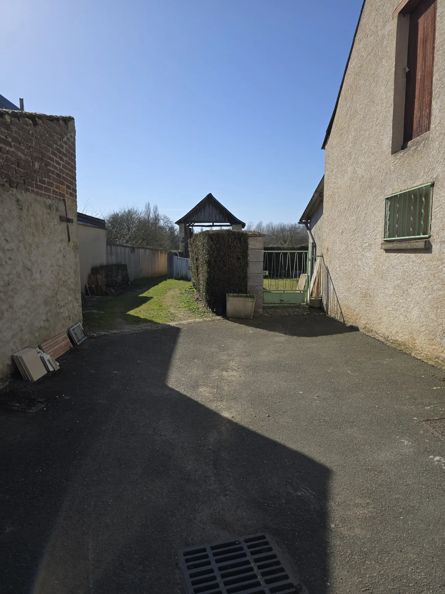 Maison à Marcon avec cour, grange et jardin – 3 chambres, 56 000 EUR 