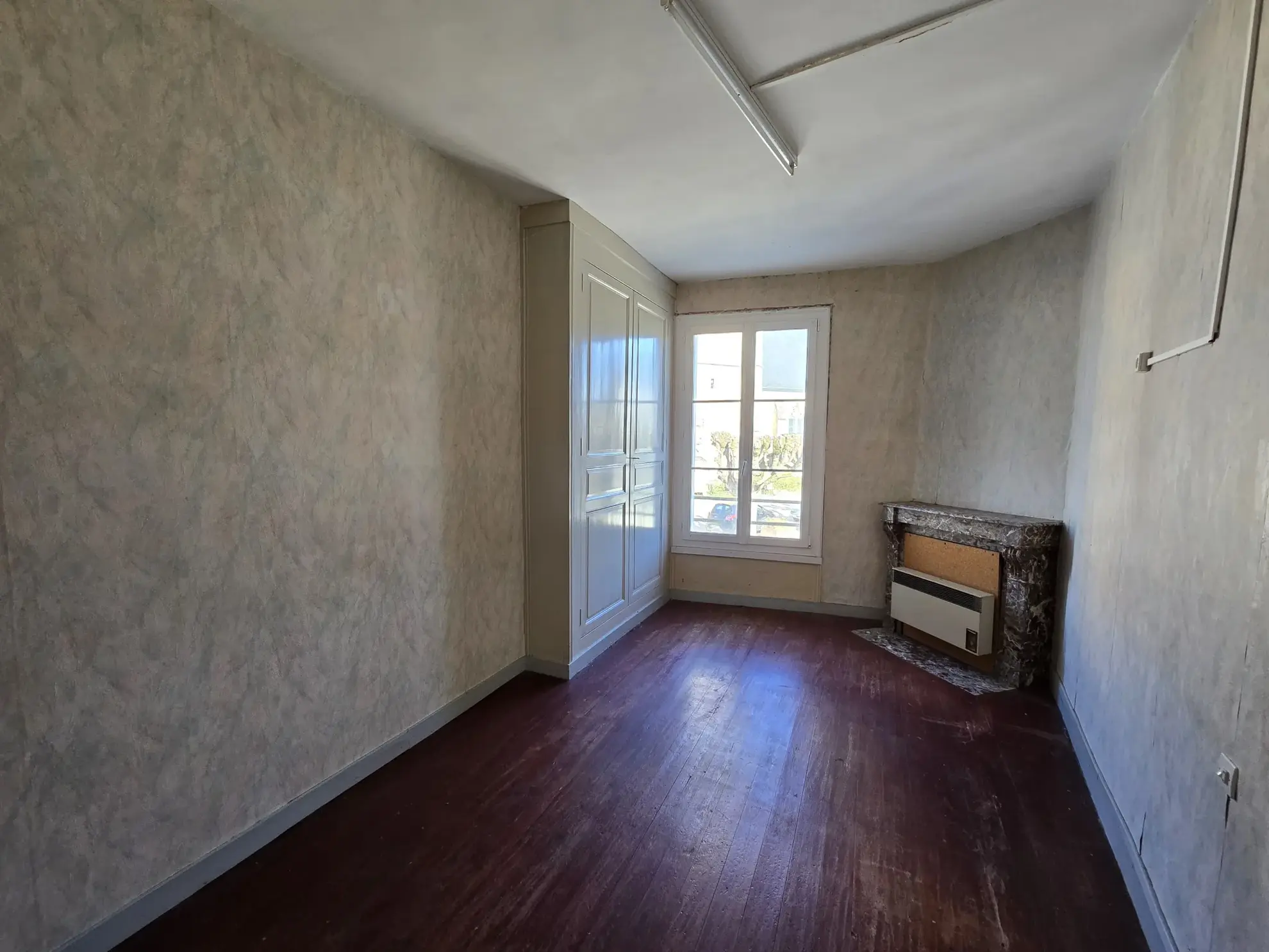 Maison à Marcon avec cour, grange et jardin – 3 chambres, 56 000 EUR 