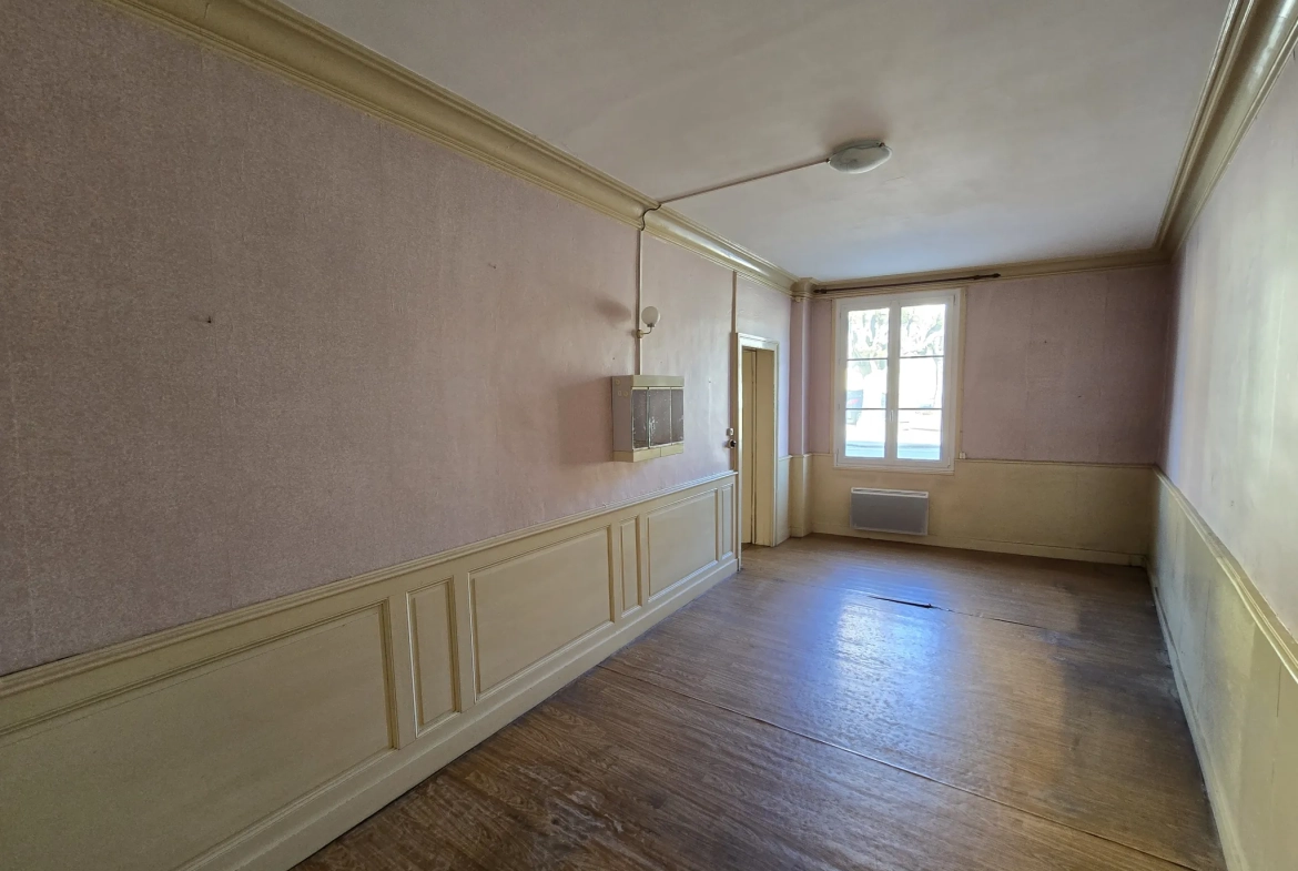 Maison à Marcon avec cour, grange et jardin – 3 chambres, 56 000 EUR 