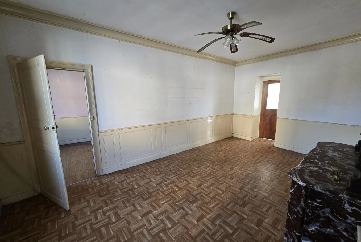 Maison à Marcon avec cour, grange et jardin – 3 chambres, 56 000 EUR 