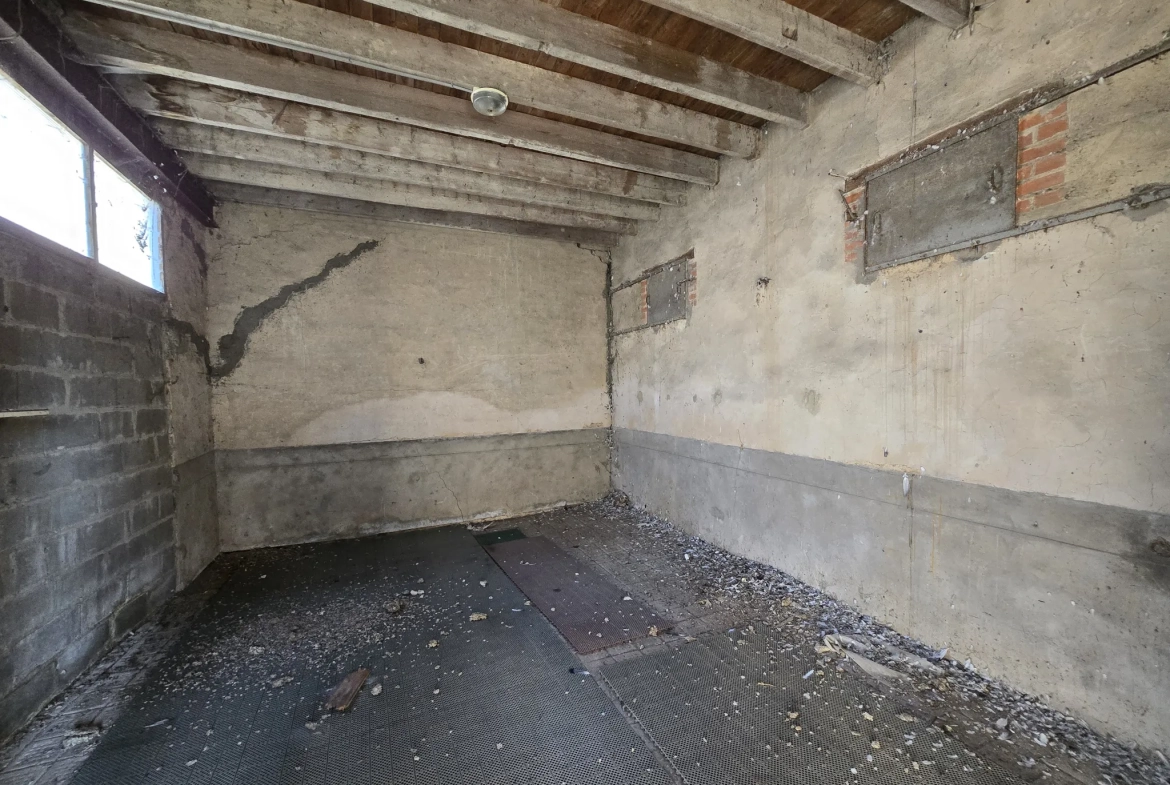 Maison à Marcon avec cour, grange et jardin – 3 chambres, 56 000 EUR 