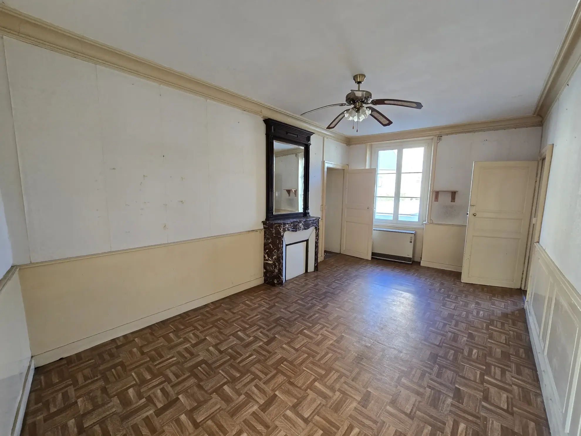 Maison à Marcon avec cour, grange et jardin – 3 chambres, 56 000 EUR 