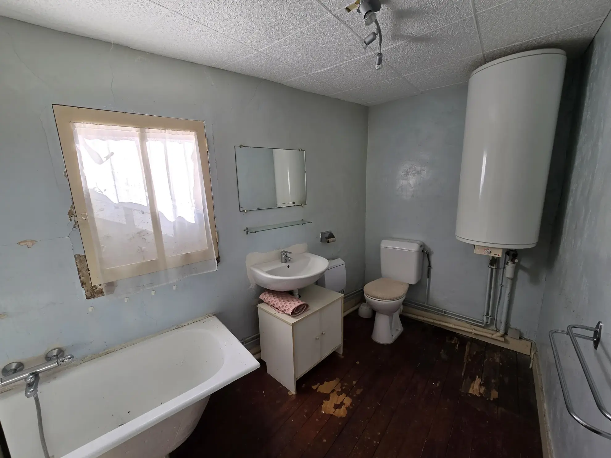 Maison à Marcon avec cour, grange et jardin – 3 chambres, 56 000 EUR 