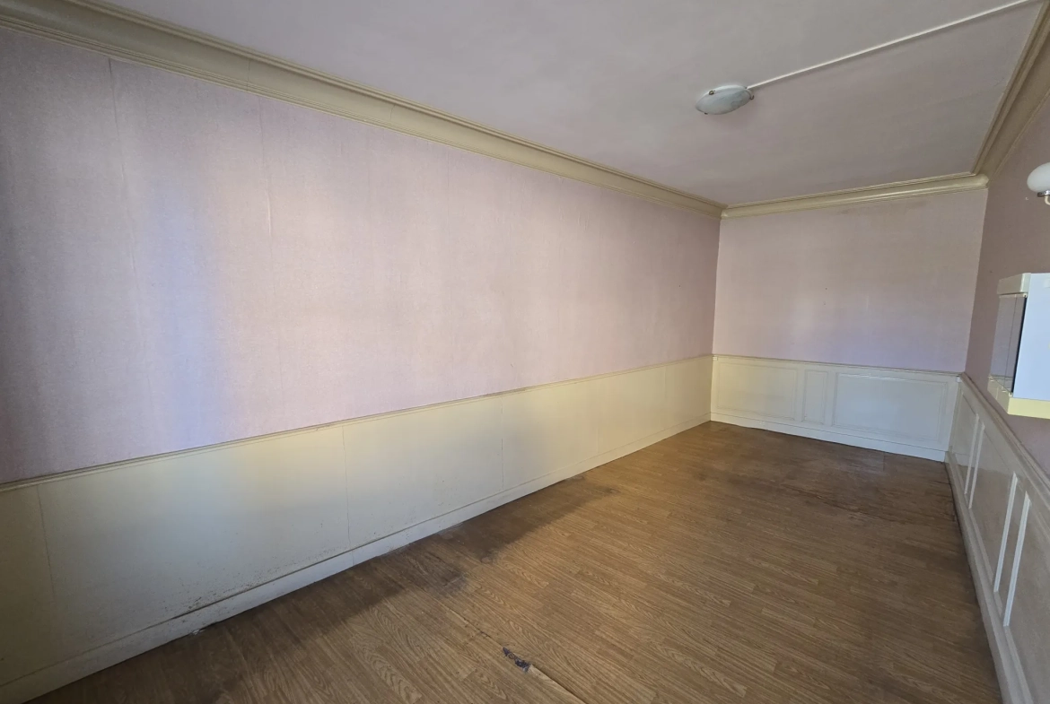 Maison à Marcon avec cour, grange et jardin – 3 chambres, 56 000 EUR 