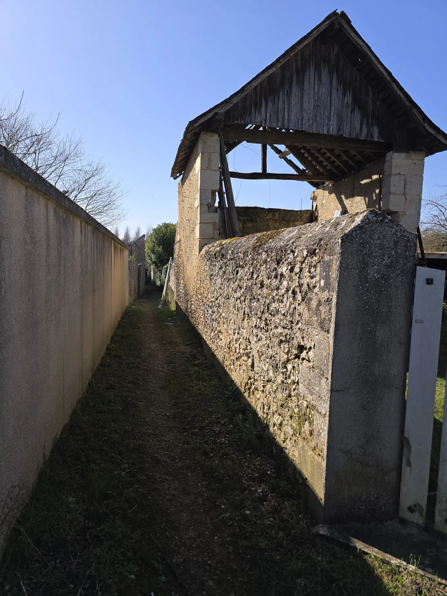 Maison à Marcon avec cour, grange et jardin – 3 chambres, 56 000 EUR 