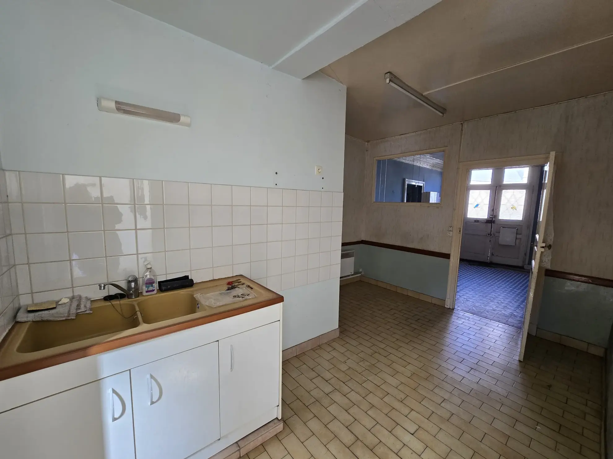 Maison à Marcon avec cour, grange et jardin – 3 chambres, 56 000 EUR 