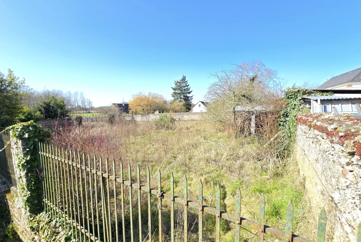 Maison à Marcon avec cour, grange et jardin – 3 chambres, 56 000 EUR 