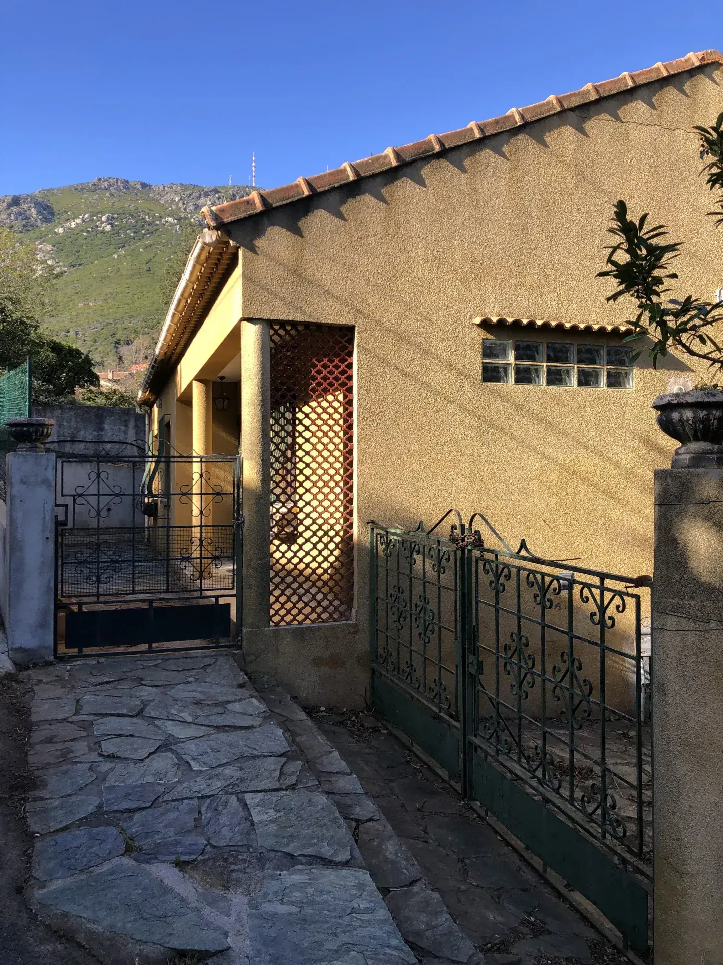 Maison de 100 m² à Bastia avec jardin et grande terrasse à vendre 