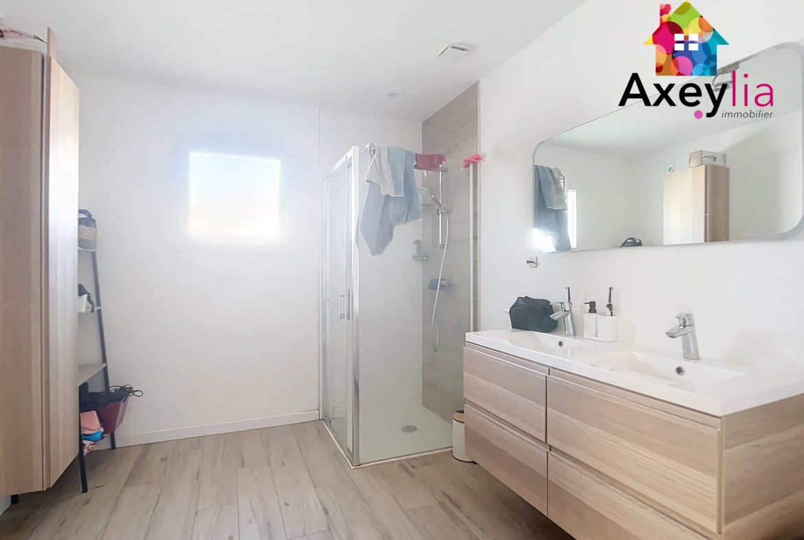 Maison récente avec piscine et terrasse à Vougy - 3 chambres - 950 m² 