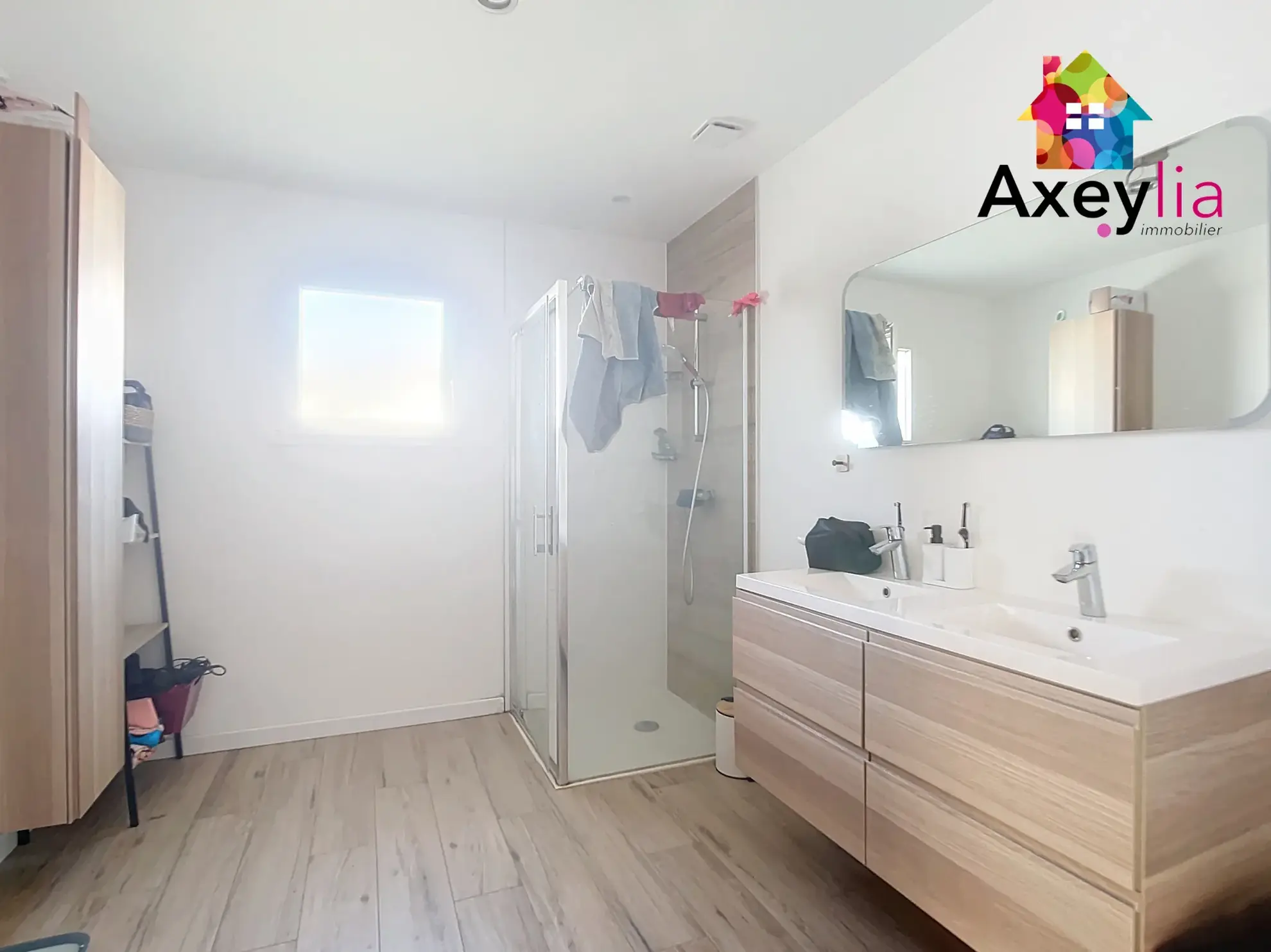 Maison récente avec piscine et terrasse à Vougy - 3 chambres - 950 m² 