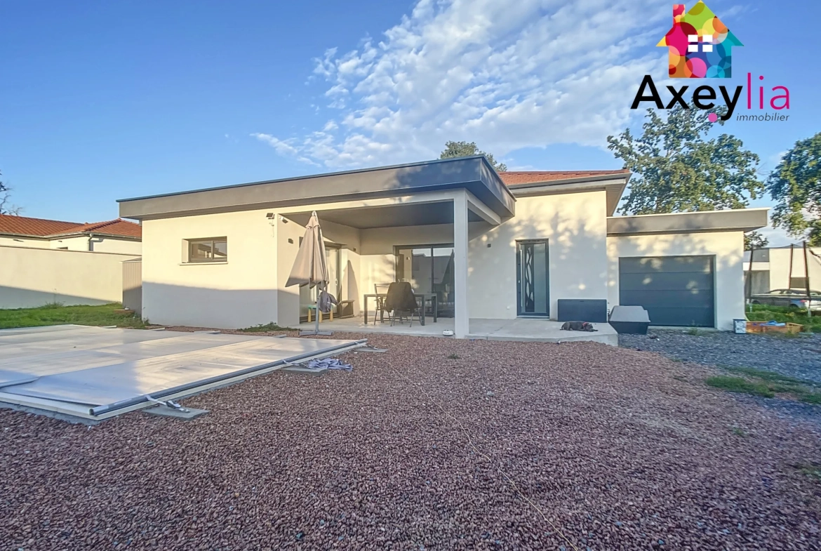 Maison récente avec piscine et terrasse à Vougy - 3 chambres - 950 m² 