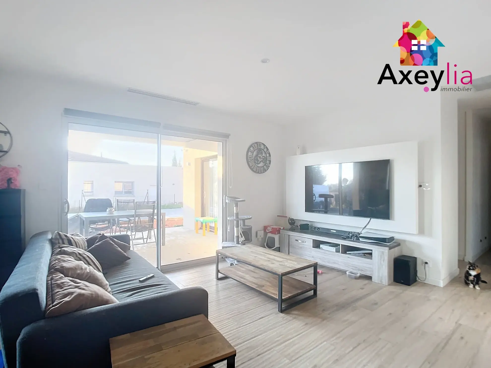 Maison récente avec piscine et terrasse à Vougy - 3 chambres - 950 m² 