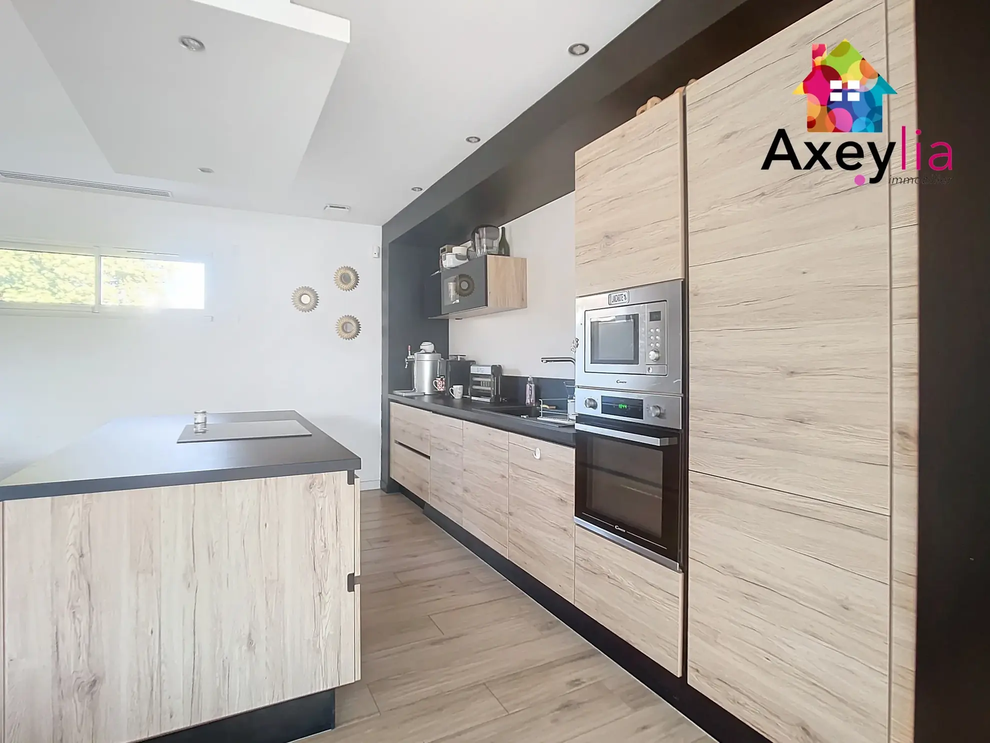 Maison récente avec piscine et terrasse à Vougy - 3 chambres - 950 m² 