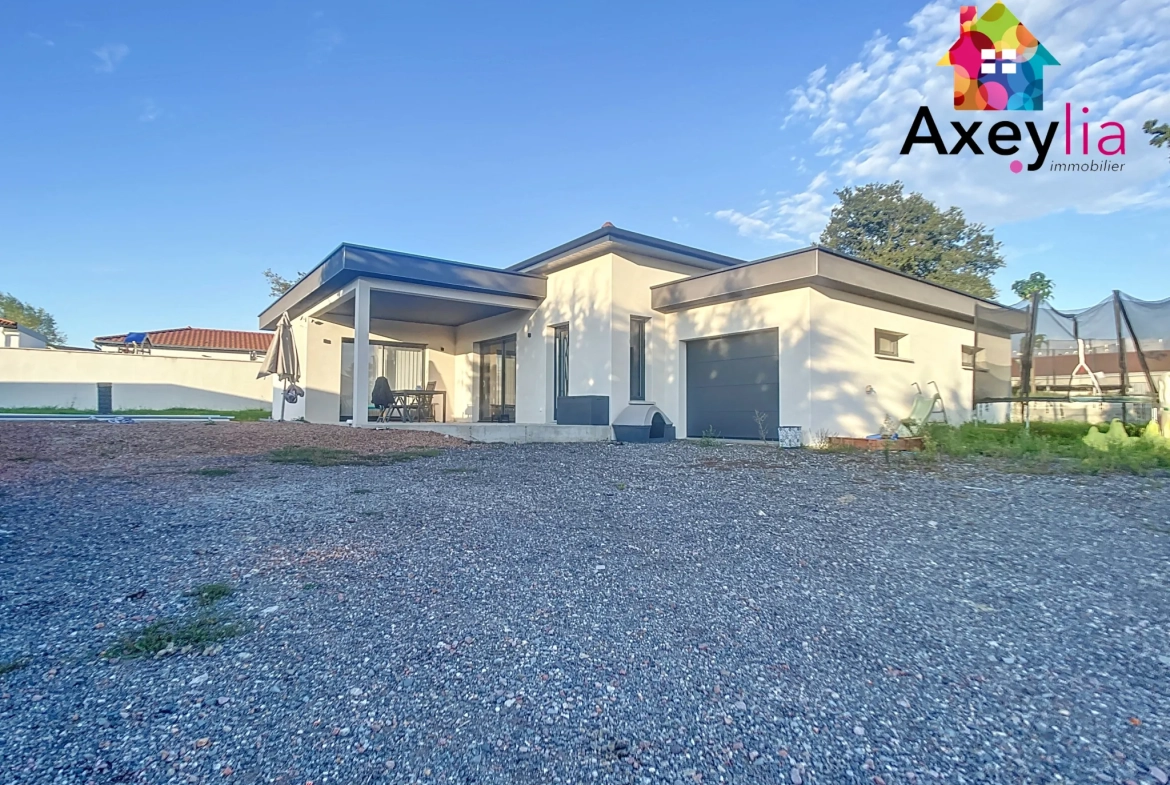 Maison récente avec piscine et terrasse à Vougy - 3 chambres - 950 m² 