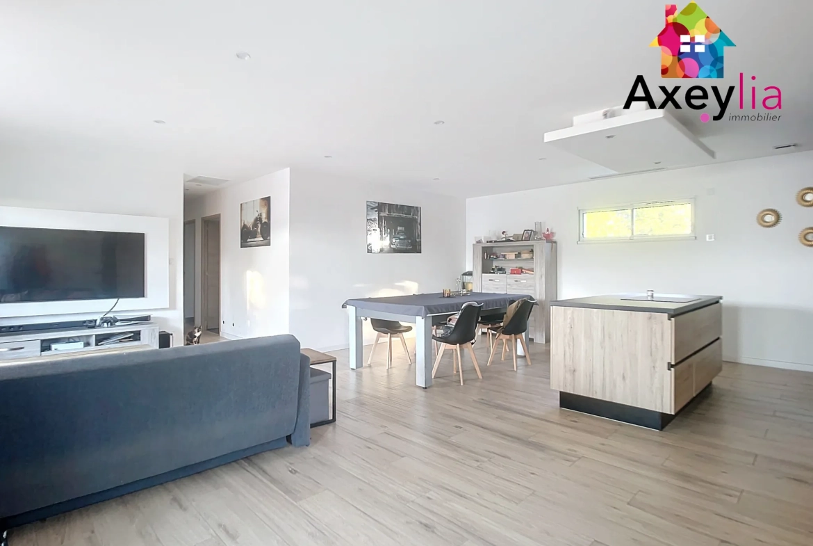 Maison récente avec piscine et terrasse à Vougy - 3 chambres - 950 m² 