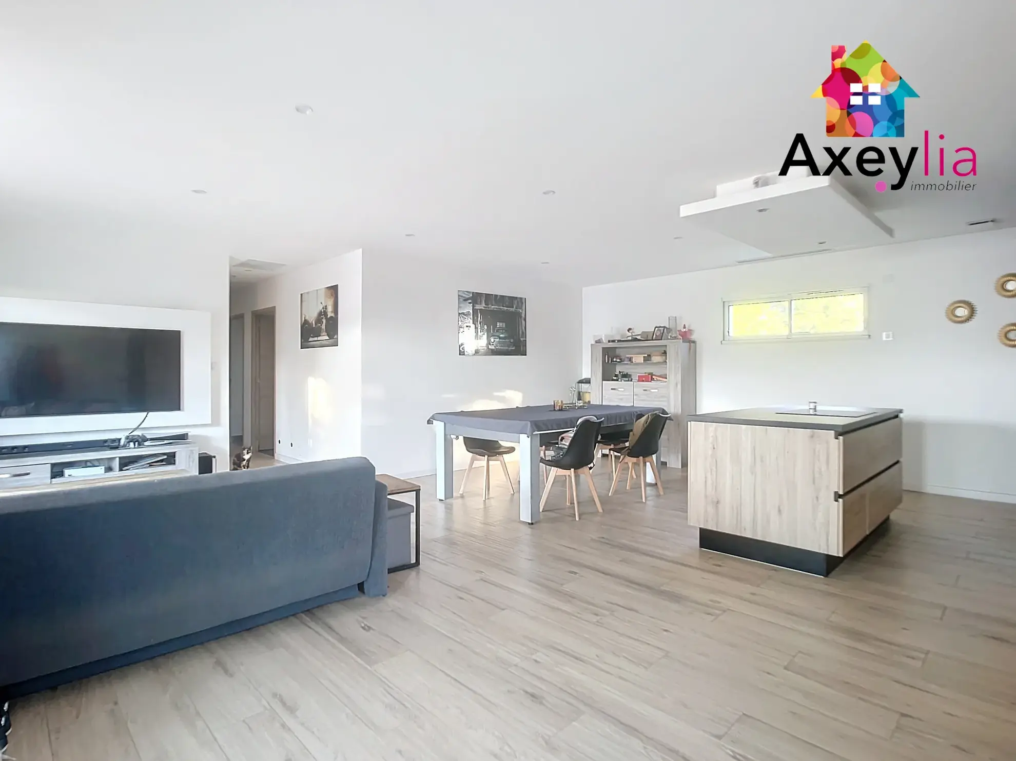 Maison récente avec piscine et terrasse à Vougy - 3 chambres - 950 m² 