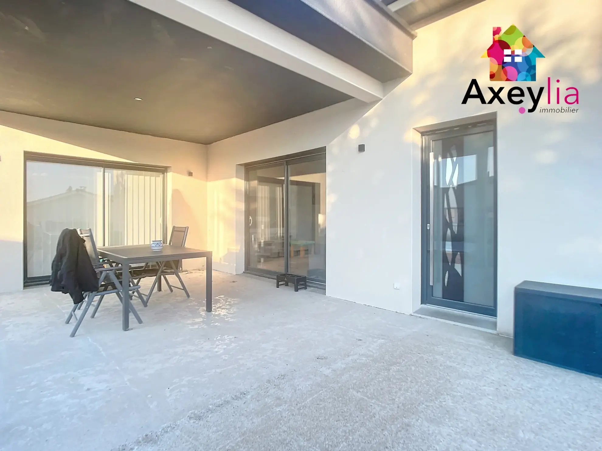 Maison récente avec piscine et terrasse à Vougy - 3 chambres - 950 m² 