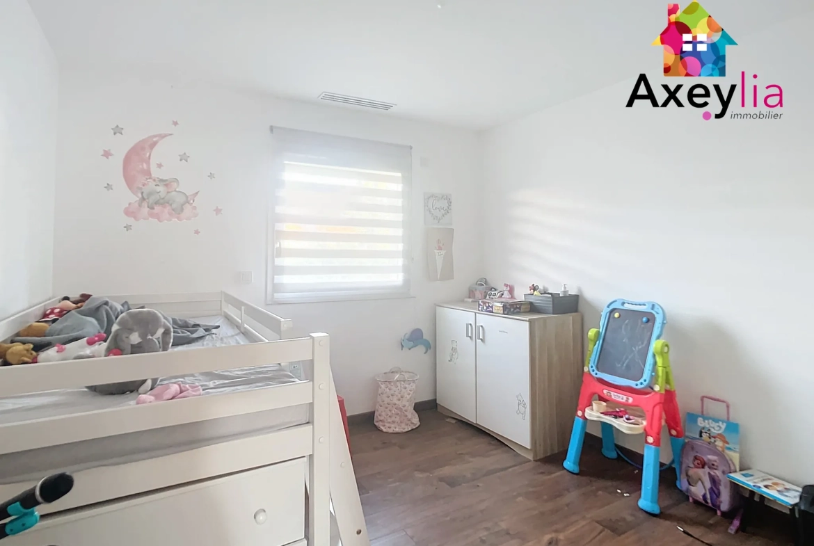 Maison récente avec piscine et terrasse à Vougy - 3 chambres - 950 m² 