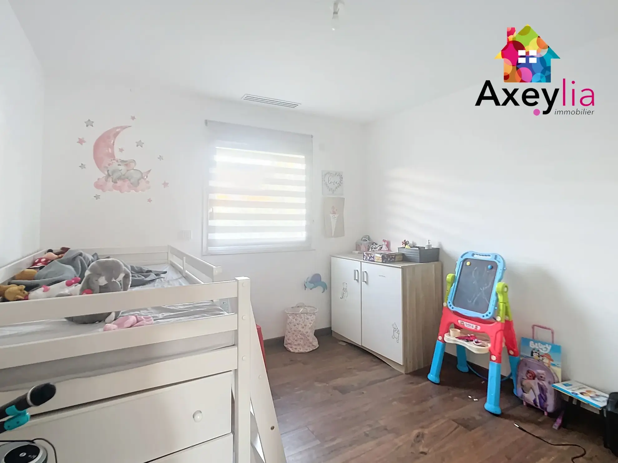 Maison récente avec piscine et terrasse à Vougy - 3 chambres - 950 m² 