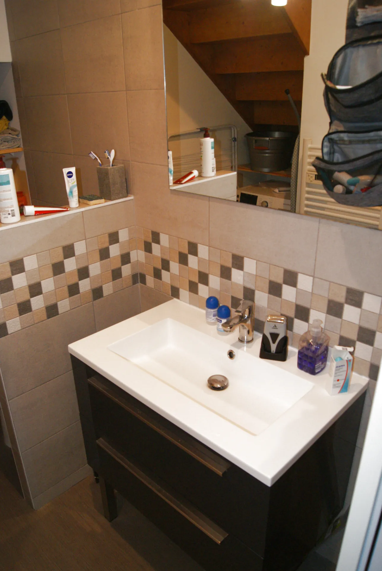 Maison T5 rénovée à Éparres proche de Bourgoin avec terrasse et parking sécurisé 