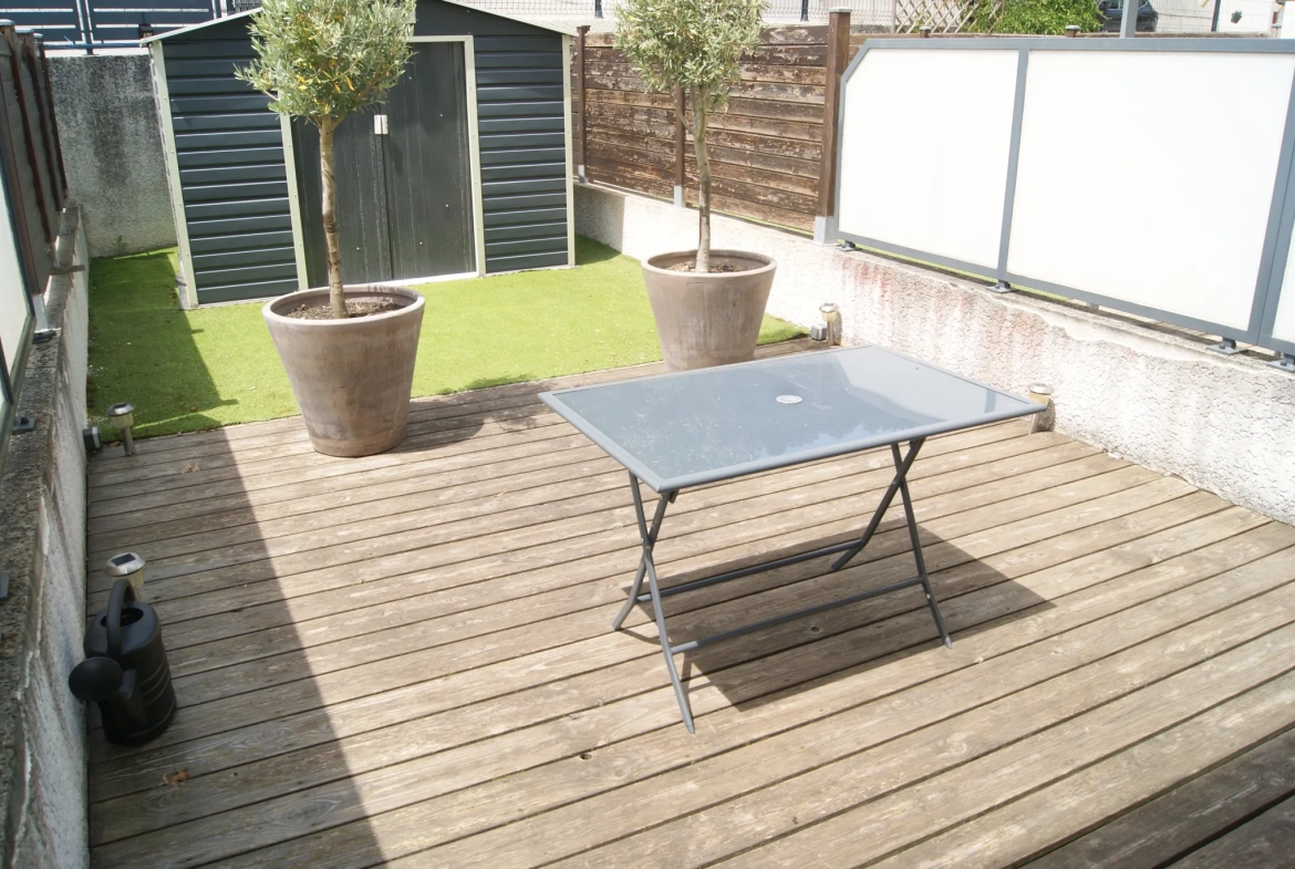 Maison T5 rénovée à Éparres proche de Bourgoin avec terrasse et parking sécurisé 