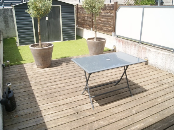 Maison T5 rénovée à Éparres proche de Bourgoin avec terrasse et parking sécurisé