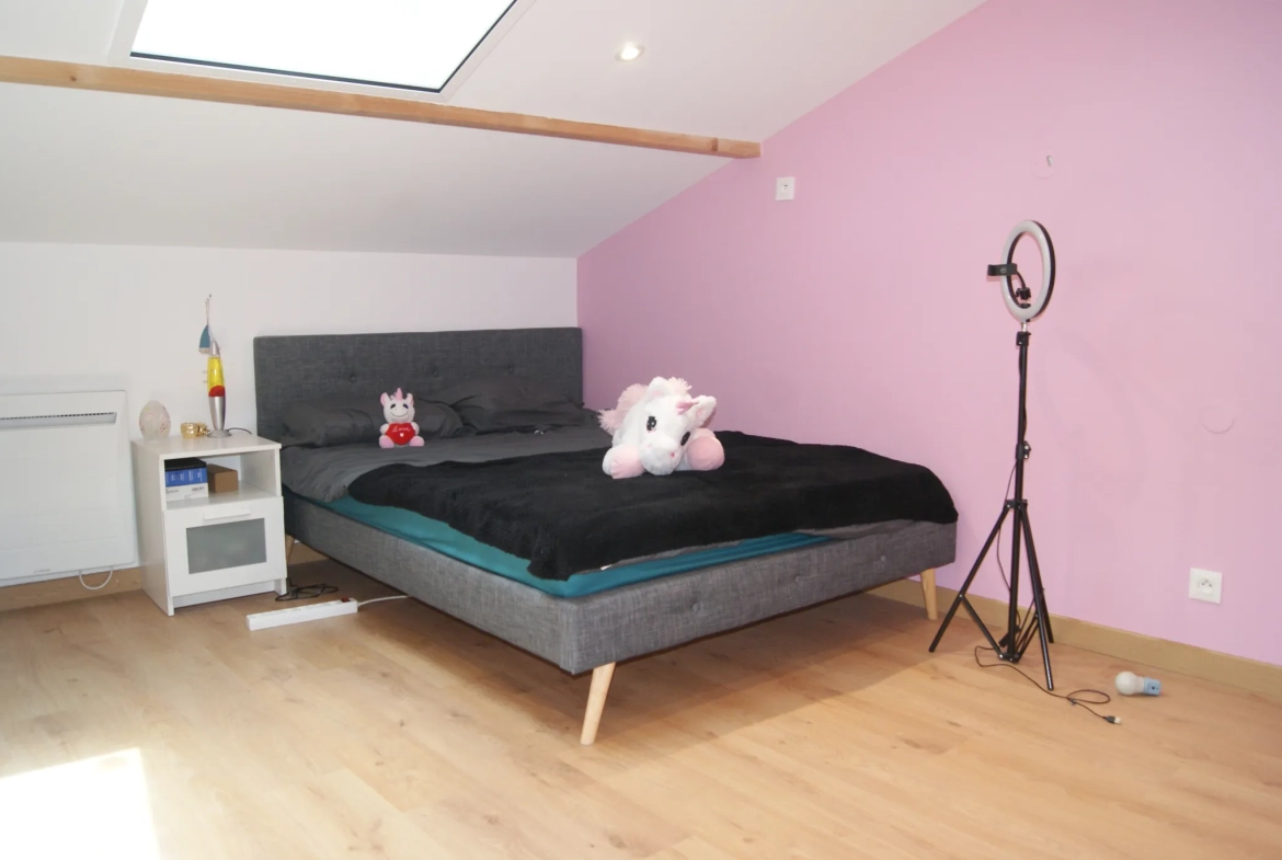 Maison T5 rénovée à Éparres proche de Bourgoin avec terrasse et parking sécurisé 