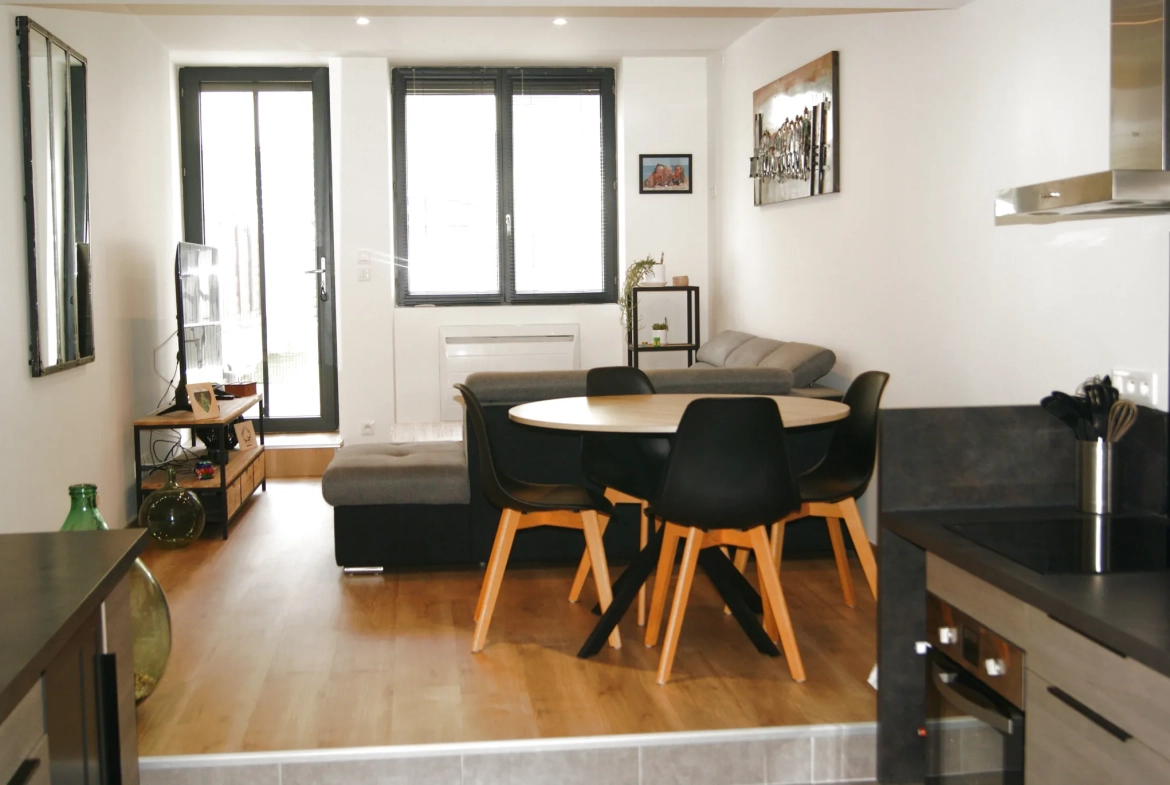 Maison T5 rénovée à Éparres proche de Bourgoin avec terrasse et parking sécurisé 