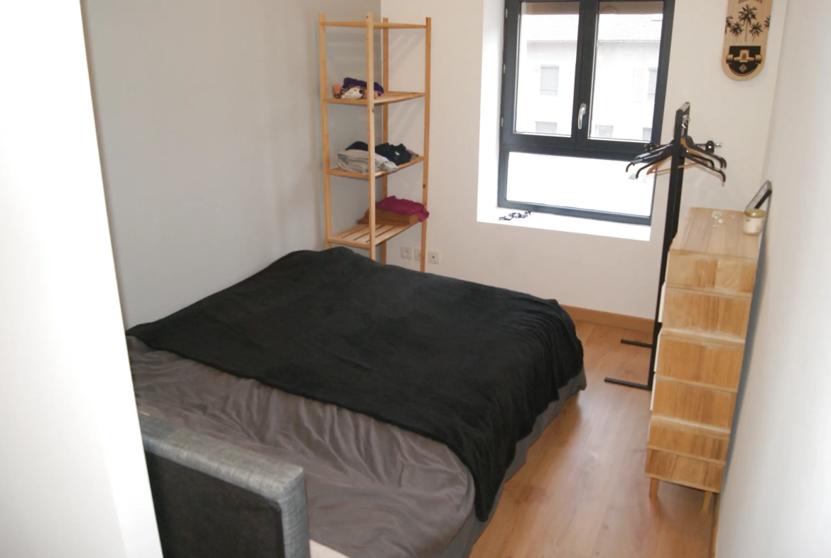 Maison T5 rénovée à Éparres proche de Bourgoin avec terrasse et parking sécurisé 