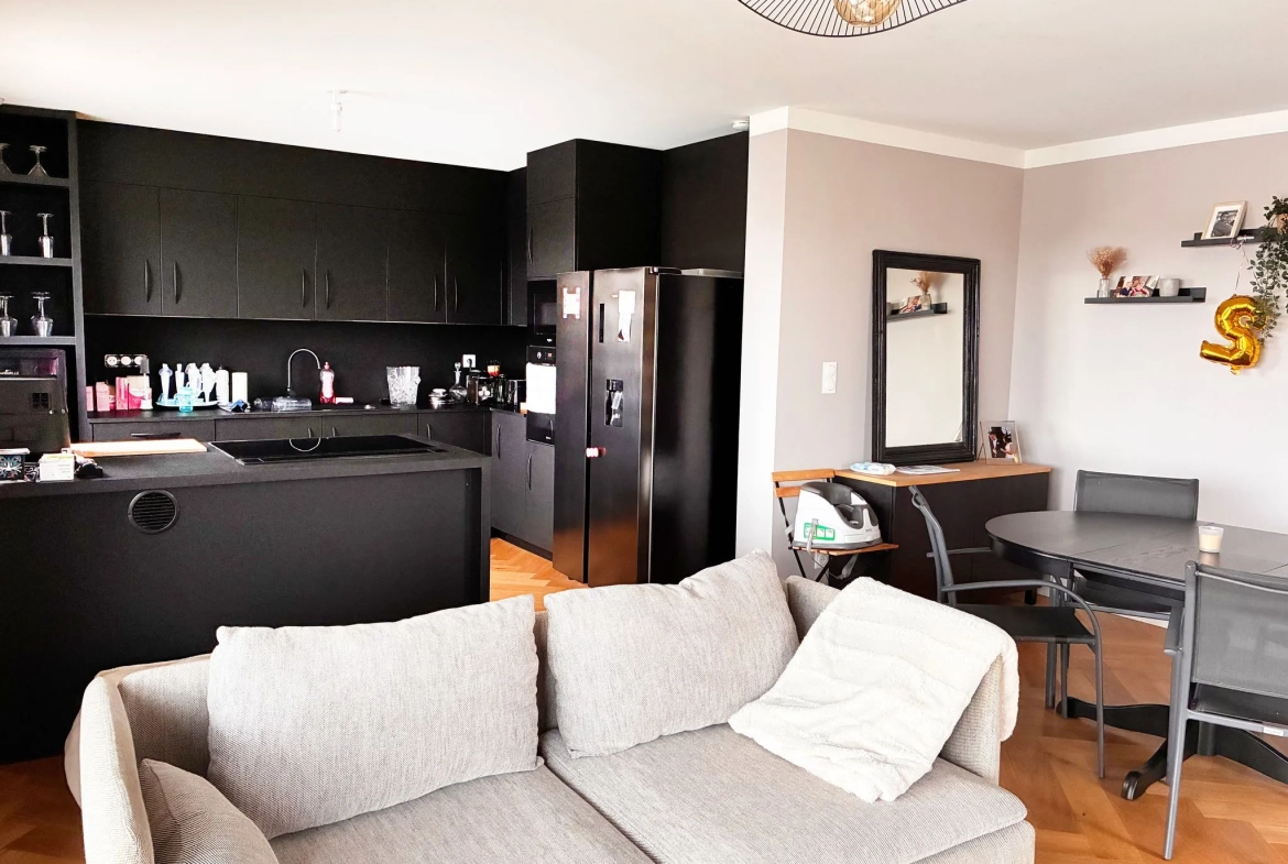 Beau pavillon récent avec piscine, garage et vue dégagée à Auge 