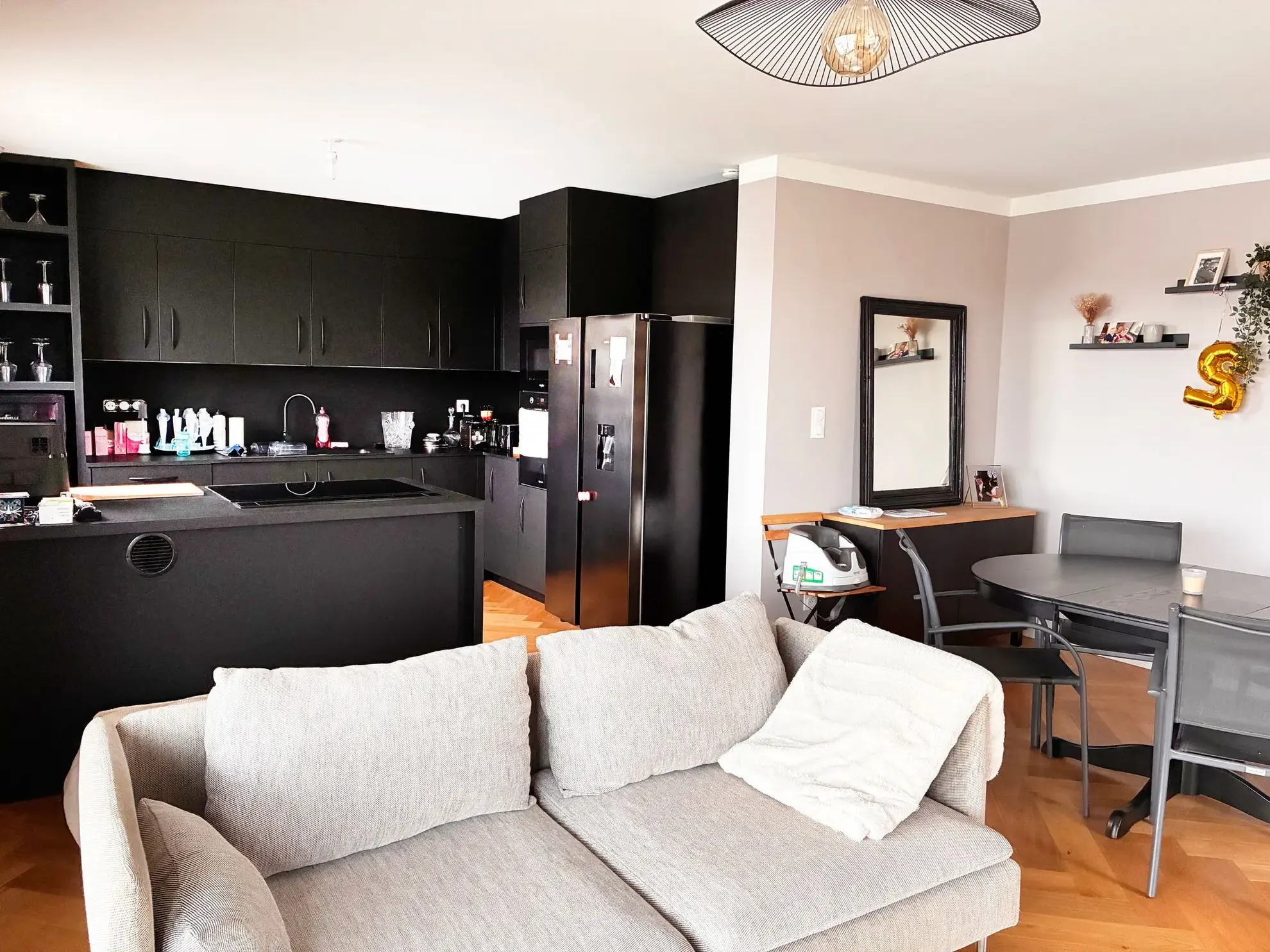 Beau pavillon récent avec piscine, garage et vue dégagée à Auge 