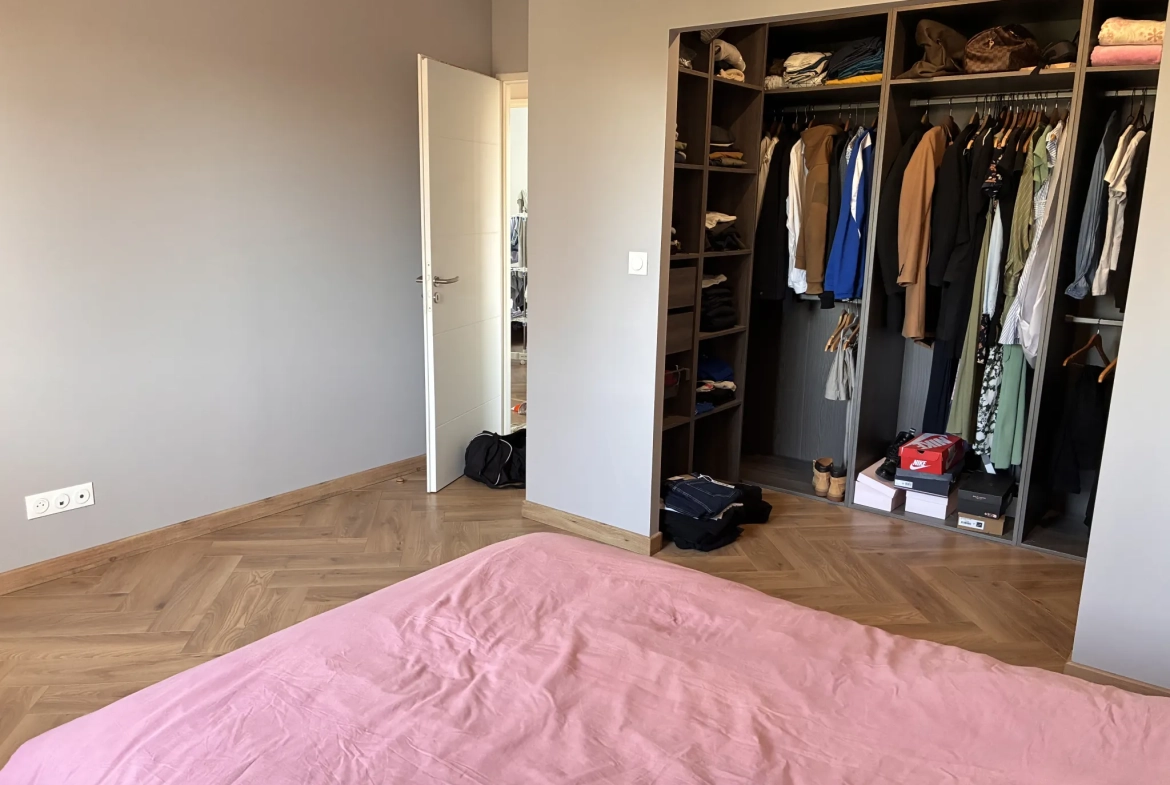 Beau pavillon récent avec piscine, garage et vue dégagée à Auge 