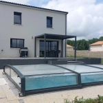 Beau pavillon récent avec piscine, garage et vue dégagée à Auge