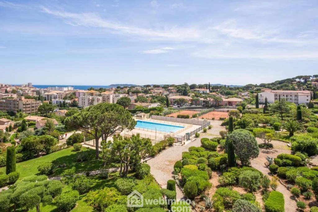Belle appartement en rez-de-jardin avec jardin privé à Sainte-Maxime 