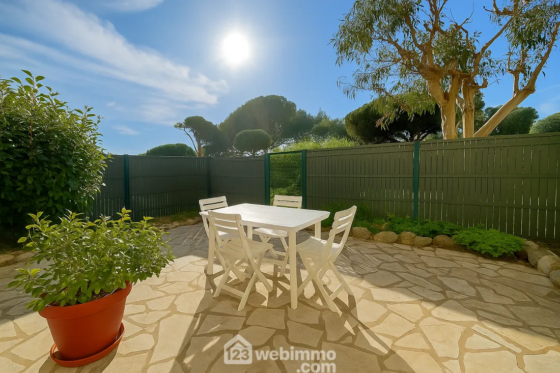 Belle appartement en rez-de-jardin avec jardin privé à Sainte-Maxime 