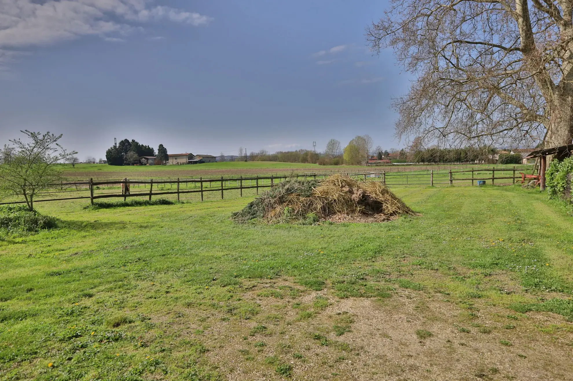 Terrain constructible de 1776 m² à Pont-Evêque, secteur privilégié 