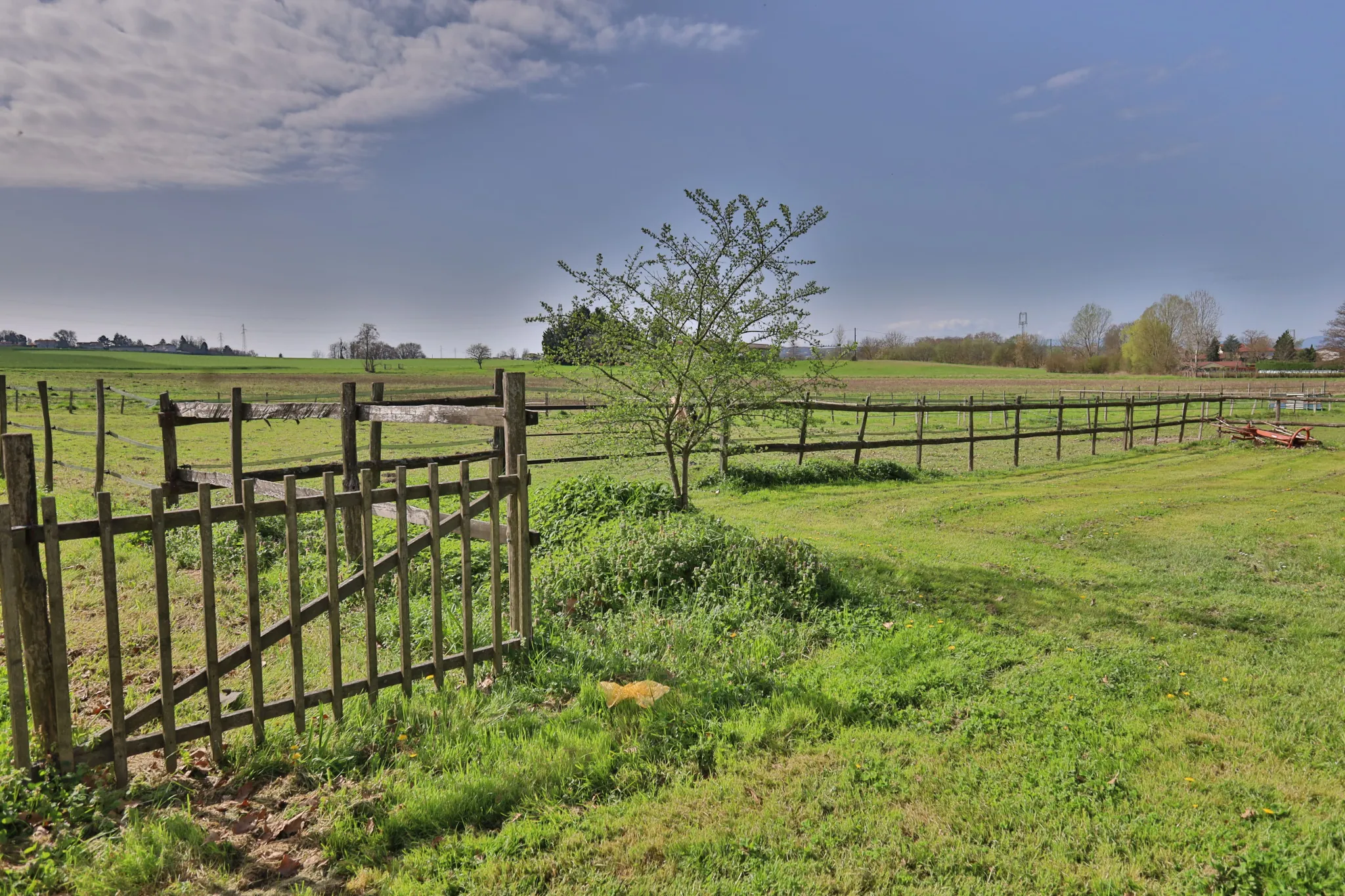 Terrain constructible de 1776 m² à Pont-Evêque, secteur privilégié 