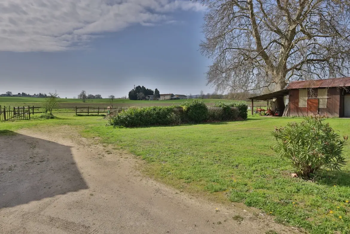 Terrain constructible de 1776 m² à Pont-Evêque, secteur privilégié 
