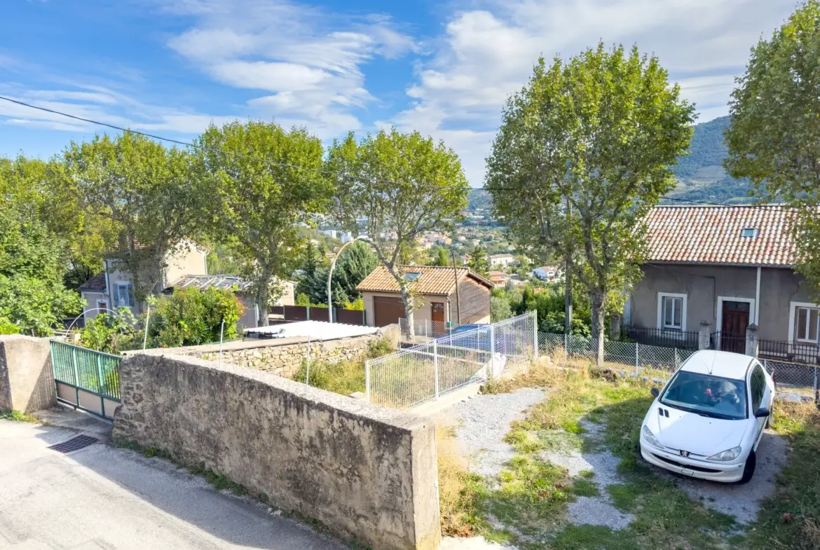 Deux appartements à vendre à Privas : 36 et 63 m² dans une copropriété calme 